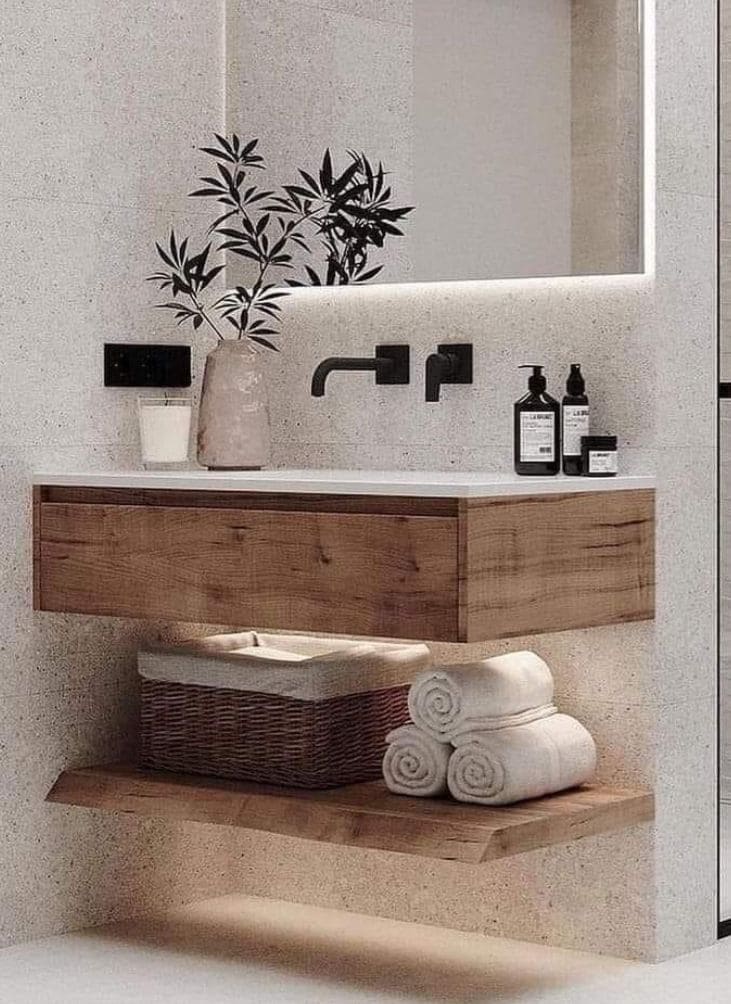 Muebles de madera clara con textiles de estilo nórdico